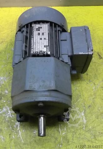 Silnik przekładniowy 0,15 kW 104 obr/min SEW-EURODRIVE R302DT71K4
