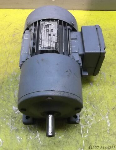 Převodový motor 0,15 kW 107 ot / min SEW-EURODRIVE R30DT71K4
