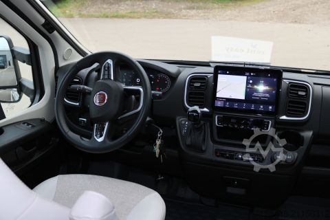 Polointegrovaný obytný vůz Bürstner Limited T 727 G