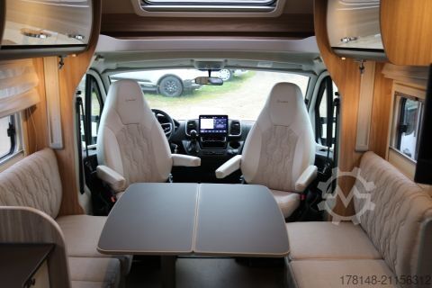 Polointegrovaný obytný vůz Bürstner Limited T 727 G