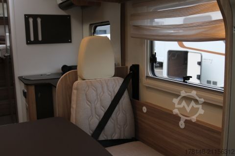 Polointegrovaný obytný vůz Bürstner Limited T 727 G