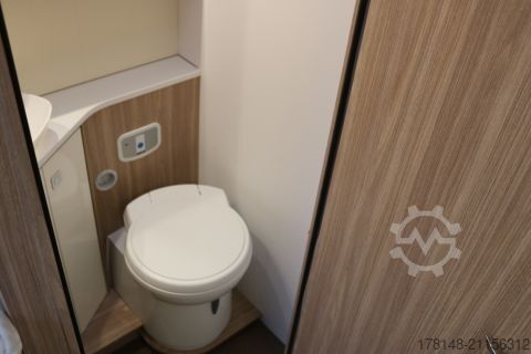 Polointegrovaný obytný vůz Bürstner Limited T 727 G