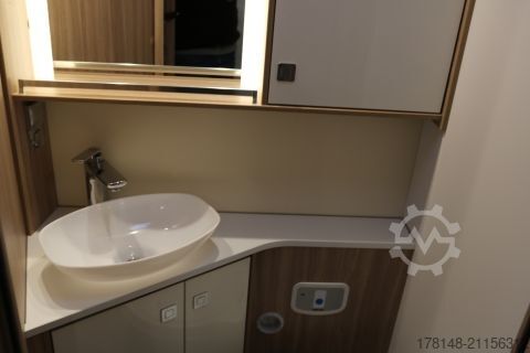 Polointegrovaný obytný vůz Bürstner Limited T 727 G
