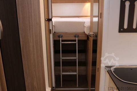 Polointegrovaný obytný vůz Bürstner Limited T 727 G