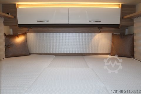 Polointegrovaný obytný vůz Bürstner Limited T 727 G