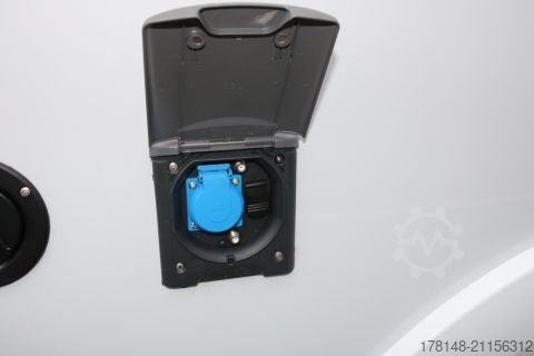 Polointegrovaný obytný vůz Bürstner Limited T 727 G