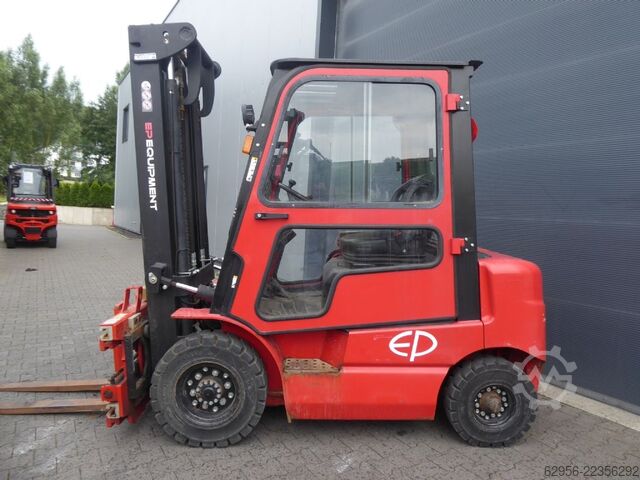 Elektryczny wózek widłowy 4-kołowy EP EP Equipment EFL252