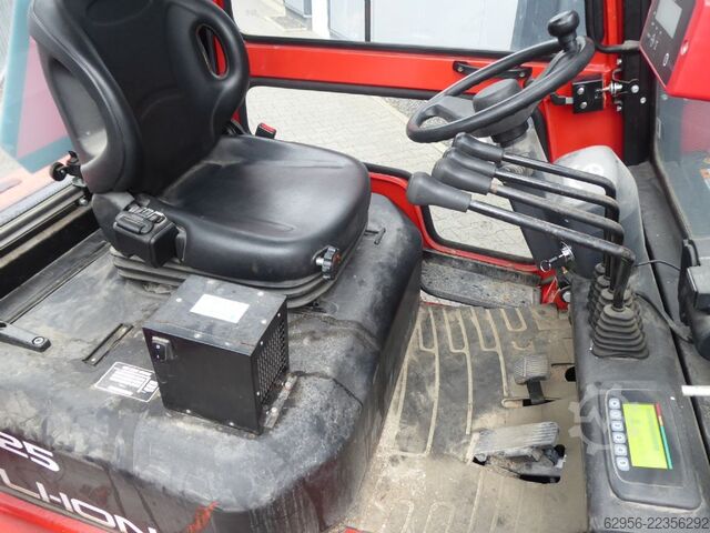 Elektryczny wózek widłowy 4-kołowy EP EP Equipment EFL252