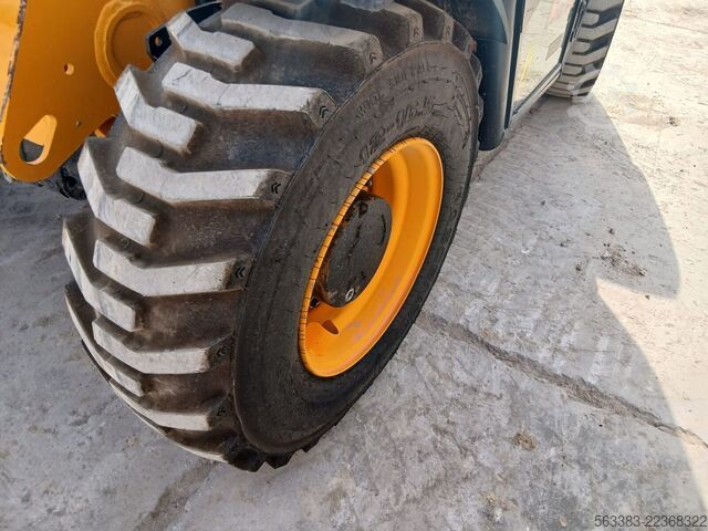 încărcător telescopic JCB 525.60