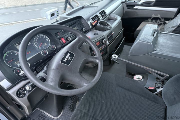 Hákový nosič kontejnerů MAN TGS 35.440 8x2 Stummer / Swiss-Vehicle