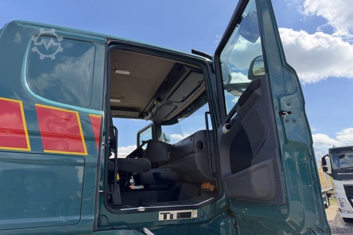 Speciální nákladní automobil Scania R560 CB 8x4 BDF/HB / Swiss-Vehicle