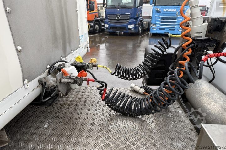 Standardní tahač Mercedes-Benz 519 BT SZM+Auflieger / Swiss-Vehicle