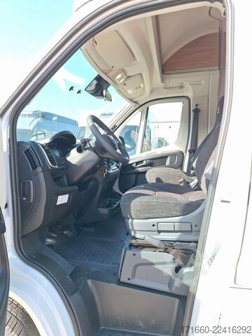 Autocaravana semi-integrada BÜRSTNER Signature SFT 7.1 Combi 6 E, Markise