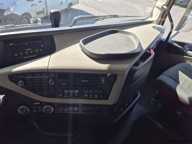 Trattore stradale standard Volvo FH