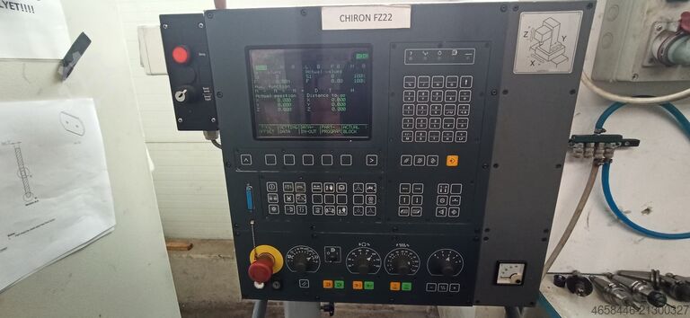 Vertikales Bearbeitungszentrum CHIRON FZ 22 W