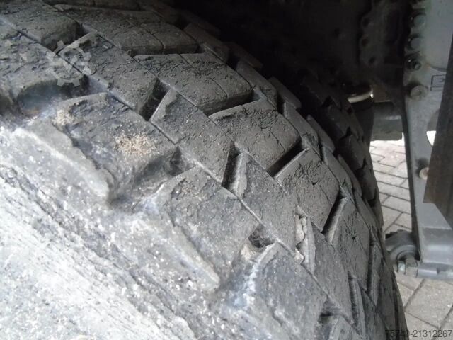 Gesloten bak DAF CF 65.220 + LIFT
