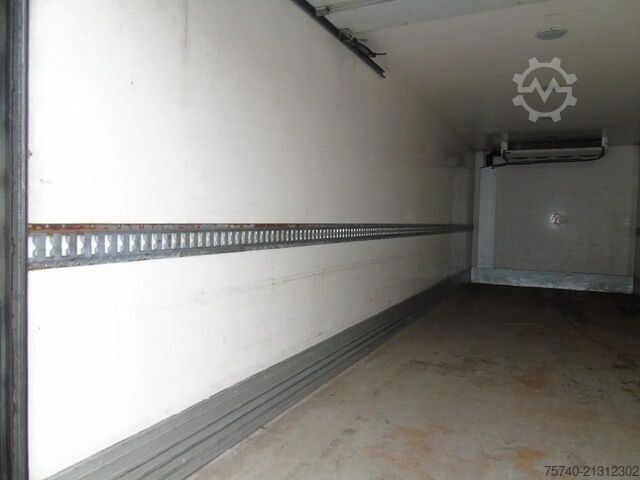 Refrigerated/freezer transport DAF LF 220 + CARRIER SUPRA 850 + 16T + EURO 6