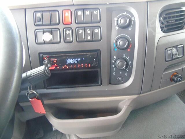 Koel-vriestransport DAF LF 220 + CARRIER SUPRA 850 + 16T + EURO 6