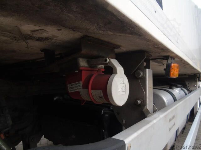 Koel-vriestransport DAF LF 220 + CARRIER SUPRA 850 + 16T + EURO 6