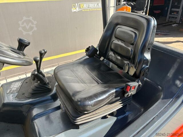 VS-22644 Elektrický triplextový vysokozdvižný vozík Linde E30 LINDE E30