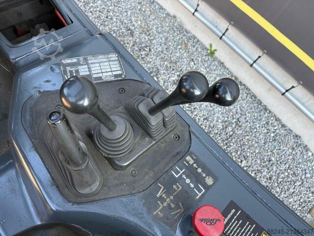 VS-22644 Elektrický triplextový vysokozdvižný vozík Linde E30 LINDE E30