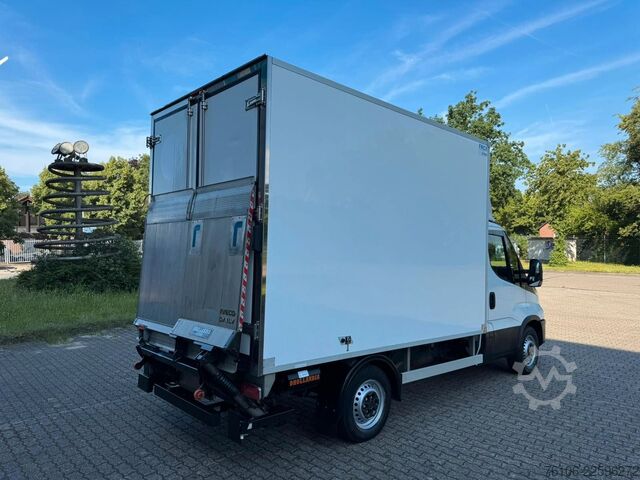 Koelwagen met geïsoleerde laadbak IVECO Daily 35S16 Tiefkühlkoffer mit Ladebordwand