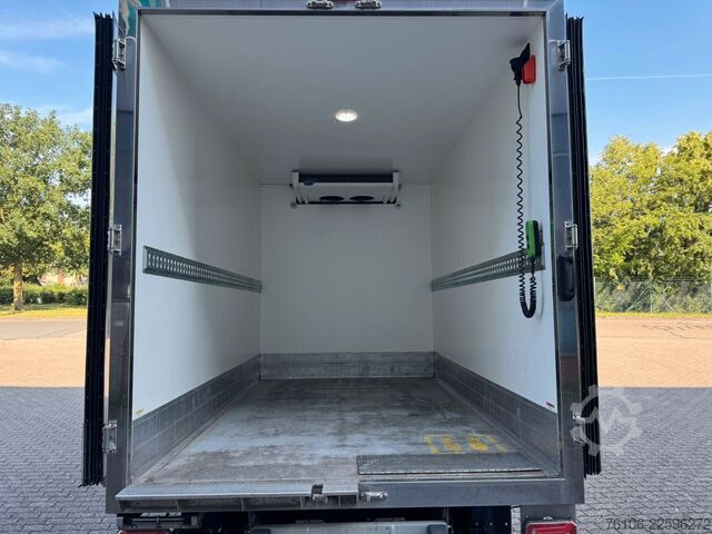 Koelwagen met geïsoleerde laadbak IVECO Daily 35S16 Tiefkühlkoffer mit Ladebordwand