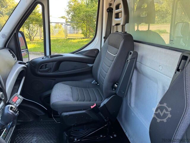 Koelwagen met geïsoleerde laadbak IVECO Daily 35S16 Tiefkühlkoffer mit Ladebordwand