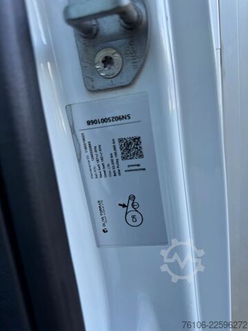 Koelwagen met geïsoleerde laadbak IVECO Daily 35S16 Tiefkühlkoffer mit Ladebordwand