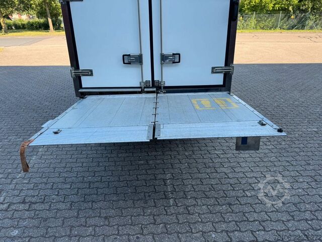Koelwagen met geïsoleerde laadbak IVECO Daily 35S16 Tiefkühlkoffer mit Ladebordwand