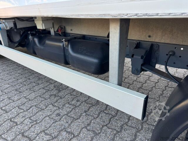 Koelwagen met geïsoleerde laadbak IVECO Daily 35S16 Tiefkühlkoffer mit Ladebordwand