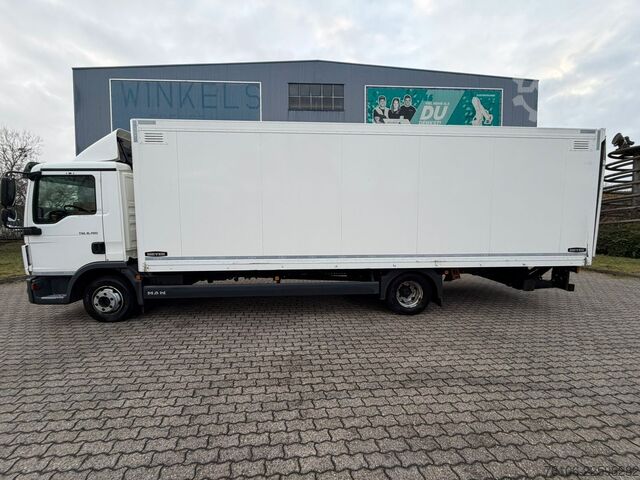 Vrachtwagen met bakwagen MAN TGL 8.190  Isolier Koffer mit Ladebordwand