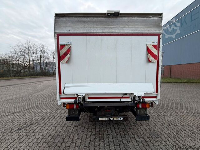 Vrachtwagen met bakwagen MAN TGL 8.190  Isolier Koffer mit Ladebordwand