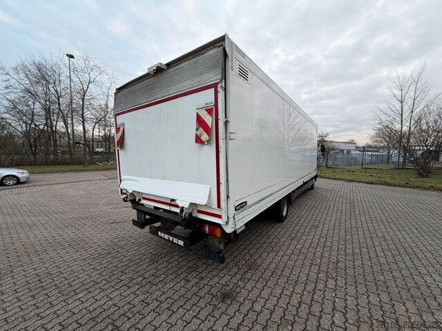 Vrachtwagen met bakwagen MAN TGL 8.190  Isolier Koffer mit Ladebordwand