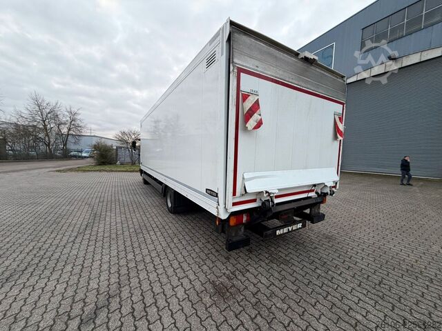Vrachtwagen met bakwagen MAN TGL 8.190  Isolier Koffer mit Ladebordwand