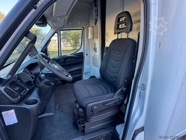 Vrachtwagen met bakwagen IVECO Daily 70C17 Koffer mit Ladebordwand