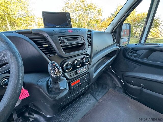 Vrachtwagen met bakwagen IVECO Daily 70C17 Koffer mit Ladebordwand