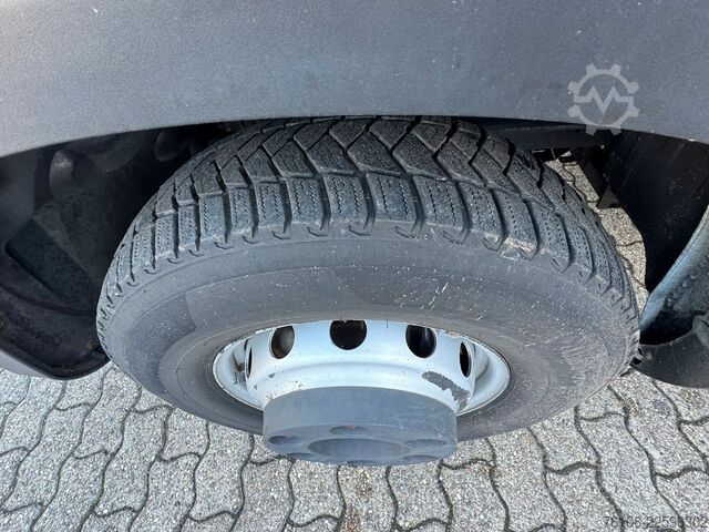 Vrachtwagen met bakwagen IVECO Daily 70C17 Koffer mit Ladebordwand