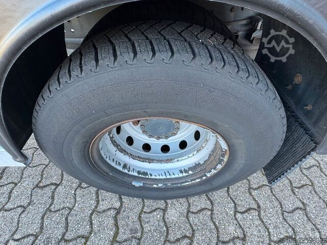 Vrachtwagen met bakwagen IVECO Daily 70C17 Koffer mit Ladebordwand