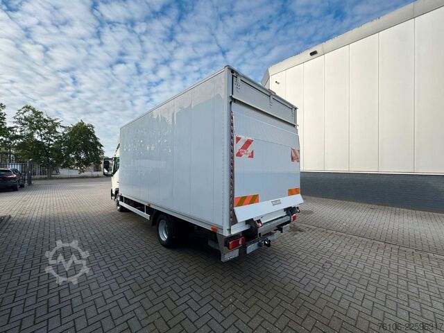 Vrachtwagen met bakwagen NISSAN NT500 56.15 Koffer mit LBW*Ahk*nur 34.800 km *