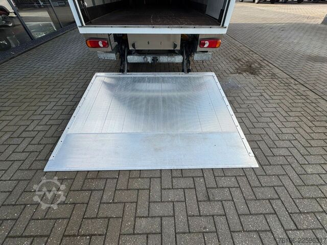 Vrachtwagen met bakwagen NISSAN NT500 56.15 Koffer mit LBW*Ahk*nur 34.800 km *