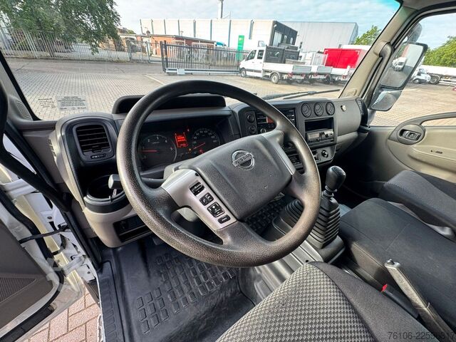 Vrachtwagen met bakwagen NISSAN NT500 56.15 Koffer mit LBW*Ahk*nur 34.800 km *