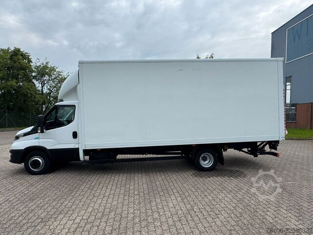 Vrachtwagen met bakwagen IVECO Daily 72C18 Hi Matic Koffer mit Ladebordwand