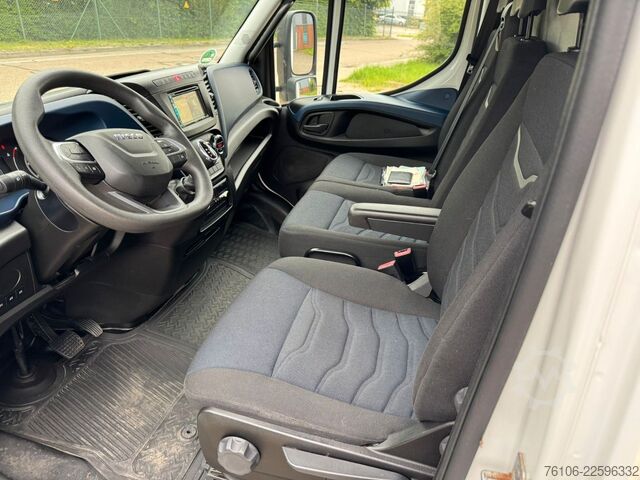 Vrachtwagen met bakwagen IVECO Daily 72C18 Hi Matic Koffer mit Ladebordwand