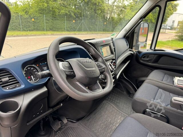 Vrachtwagen met bakwagen IVECO Daily 72C18 Hi Matic Koffer mit Ladebordwand