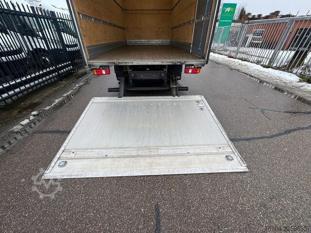 Fourgon tôlé FUSO Canter 7C18 Koffer mit Ladebordwand *Klima*