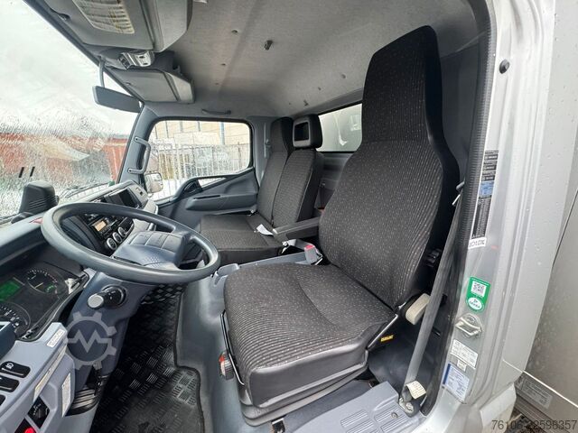 Fourgon tôlé FUSO Canter 7C18 Koffer mit Ladebordwand *Klima*
