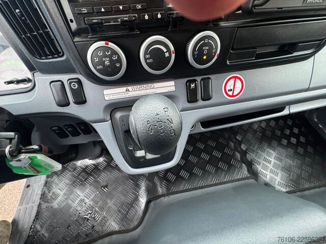 Fourgon tôlé FUSO Canter 7C18 Koffer mit Ladebordwand *Klima*