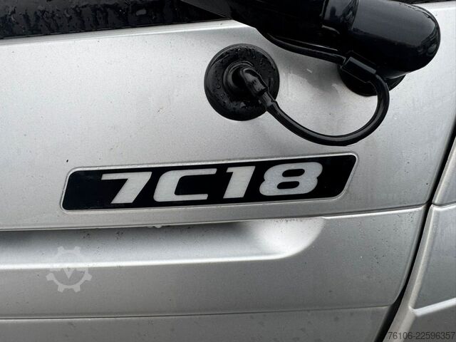 Fourgon tôlé FUSO Canter 7C18 Koffer mit Ladebordwand *Klima*