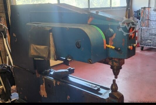 Grignoteadora universal de garganta profunda Pullmax P 21 S